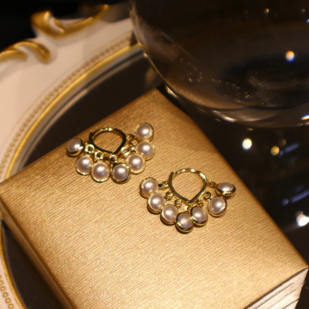 非金属合成锆石耳饰 hiluck珠珠爱心环绕耳环女法式简约时尚饰品！