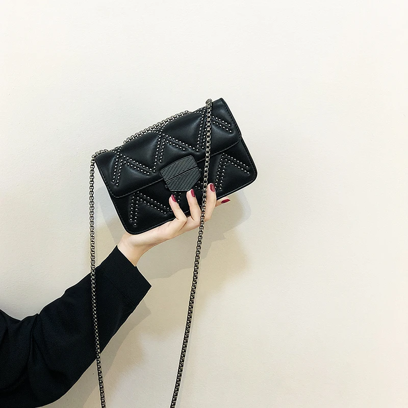 春夏上新小包包女包2025新款潮铆钉链条斜挎包网红时尚洋气小方包