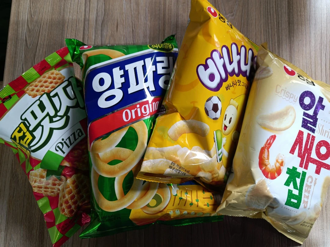律哥推荐】农心披萨味格脆90g原味洋葱圈84g香蕉脆果75g鲜虾片68g