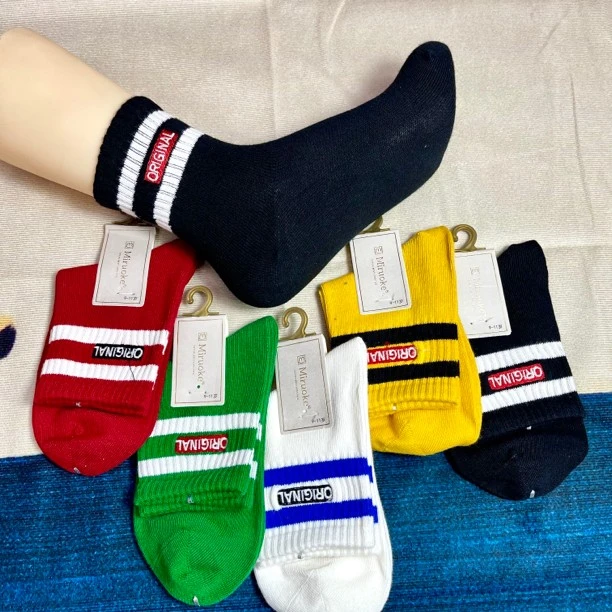 二条彩色中筒袜字母刺绣秋冬新款ins百搭棉袜