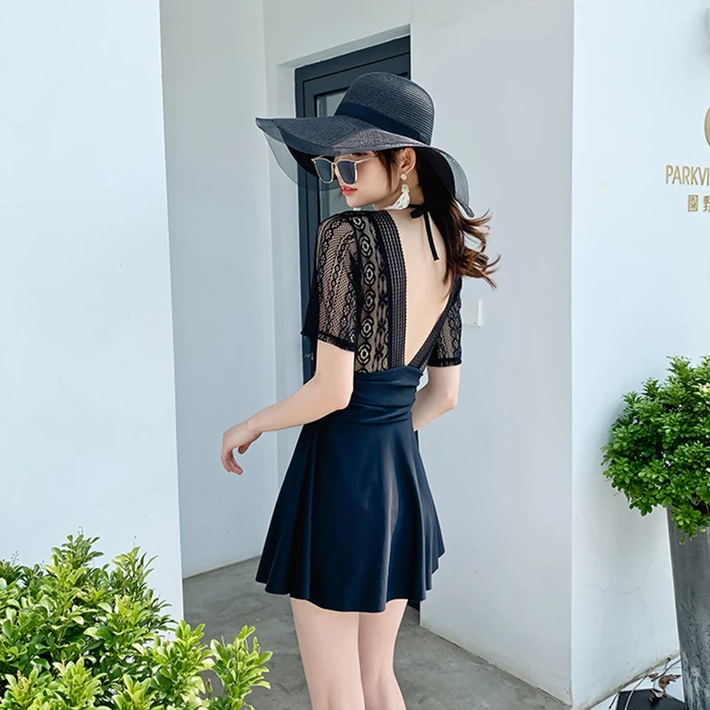 泳衣女款2024新款显瘦遮肉连体黑色夏季游泳衣沙滩休闲度假泳装