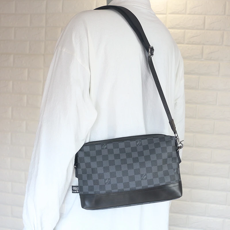 韩版男士单肩包2021新款格子拼接时尚斜跨包街头潮流男女休闲小包