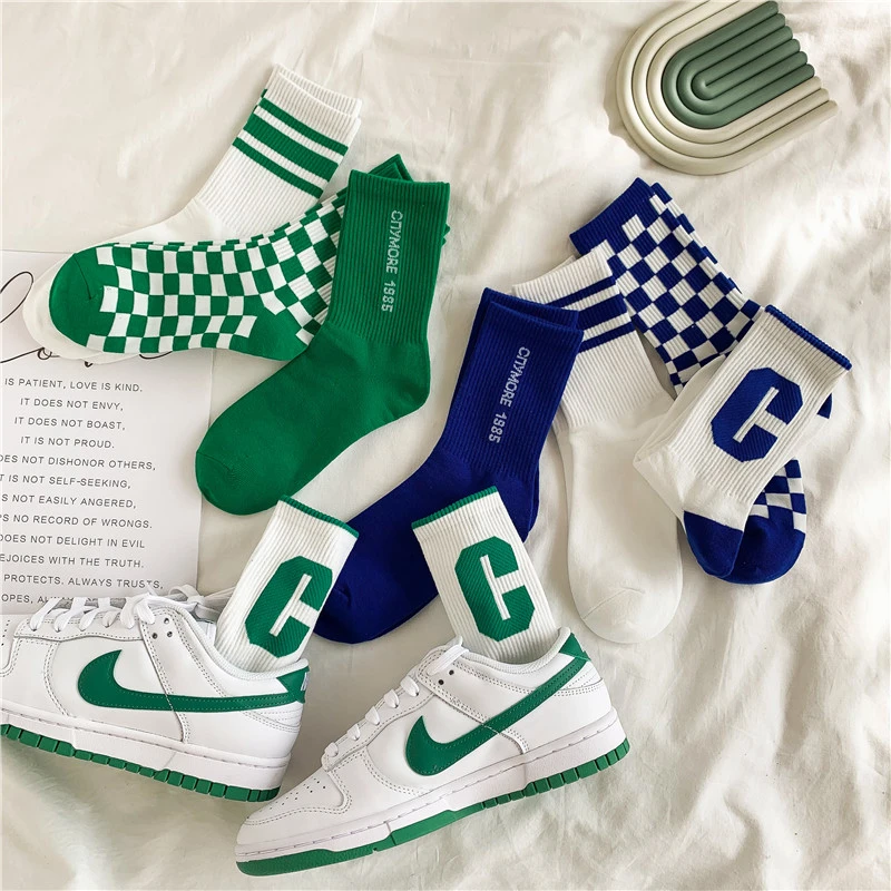 克莱因蓝袜子女韩版中筒ins潮网红外穿百搭棋盘格绿色春秋长袜棉