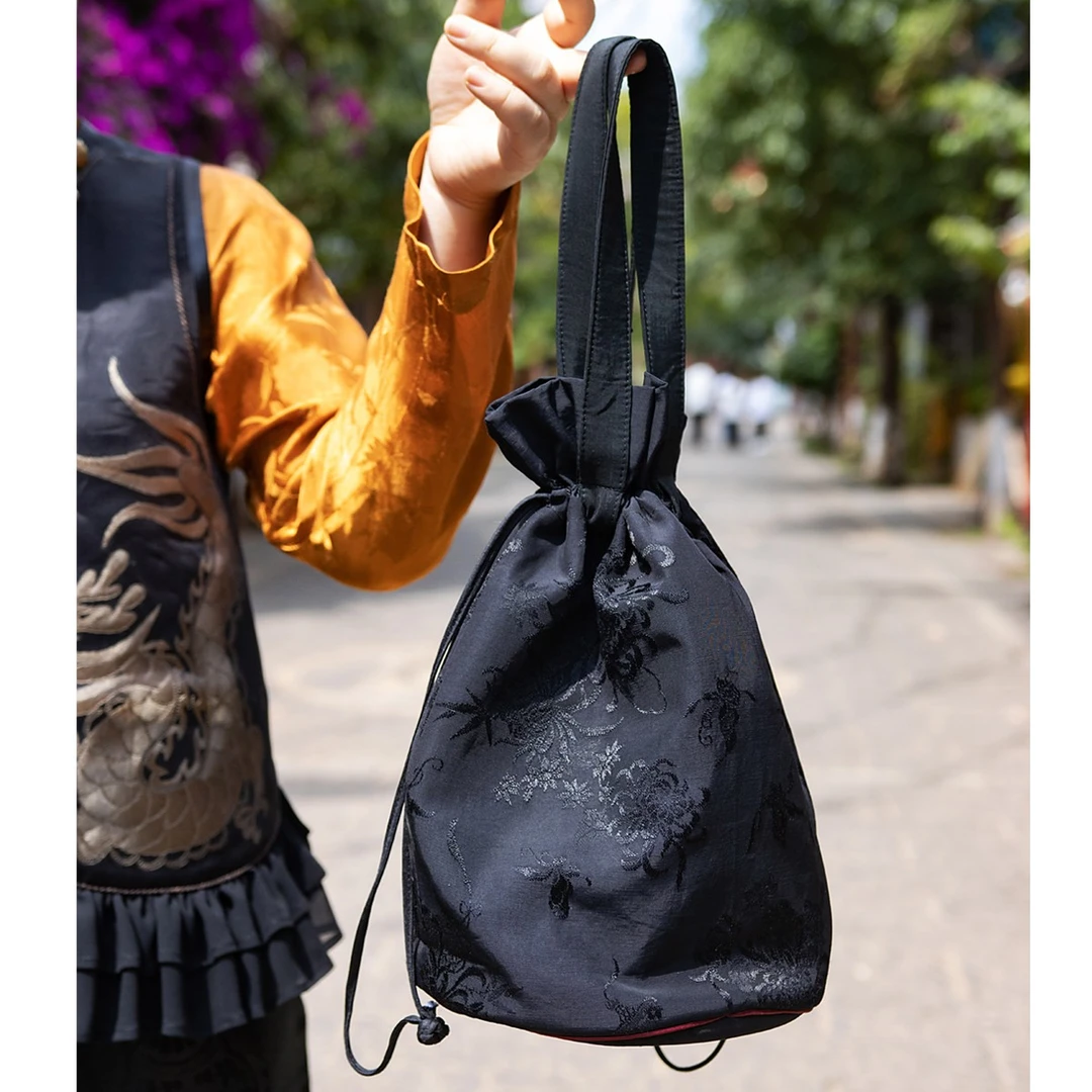 老缎设计款简约白搭包时尚