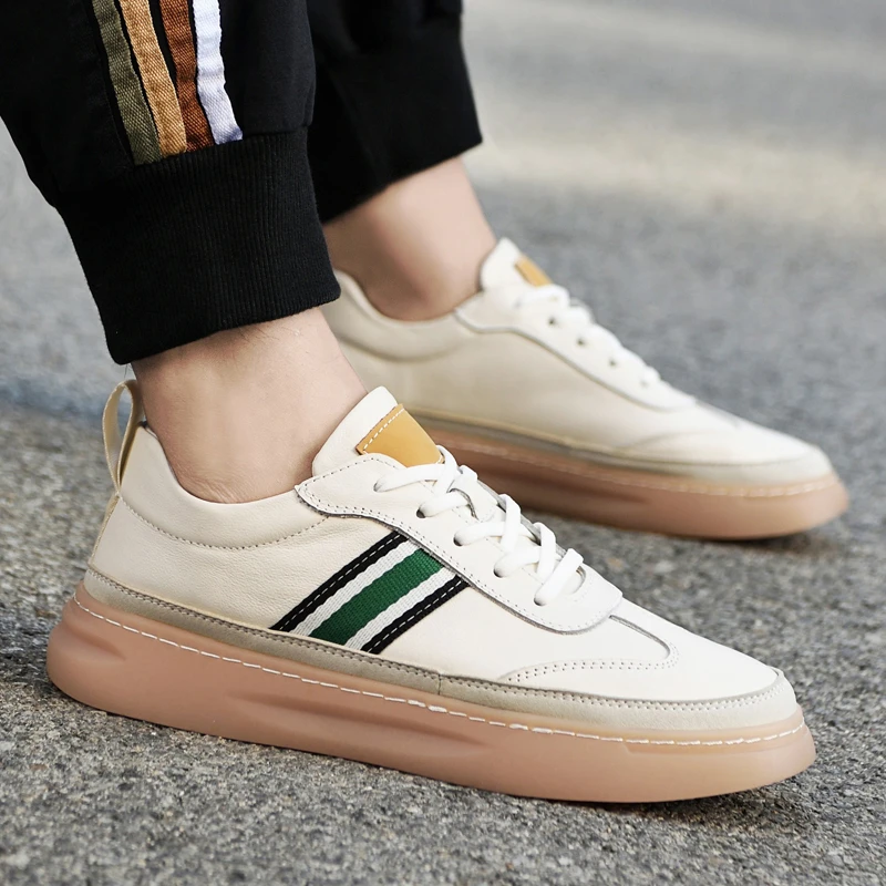 春秋季新款小白鞋男鞋透气潮鞋日常休闲皮鞋黑色白色牛皮板鞋