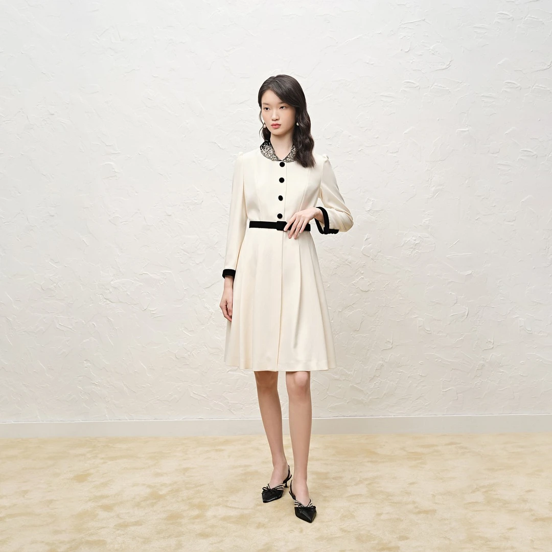 奥丽嘉朵22白色修身显瘦时尚秋冬气质连衣裙（配腰带）1C32105220