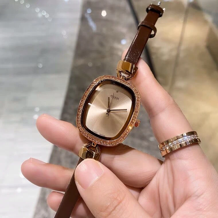复古小众ins风镶钻真皮女表时尚百搭女士石英表时尚潮流配饰298