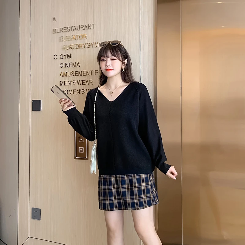 绮娑2023秋冬新款大码V领针织毛衣显瘦遮肚子休闲胖MM女上衣宽松
