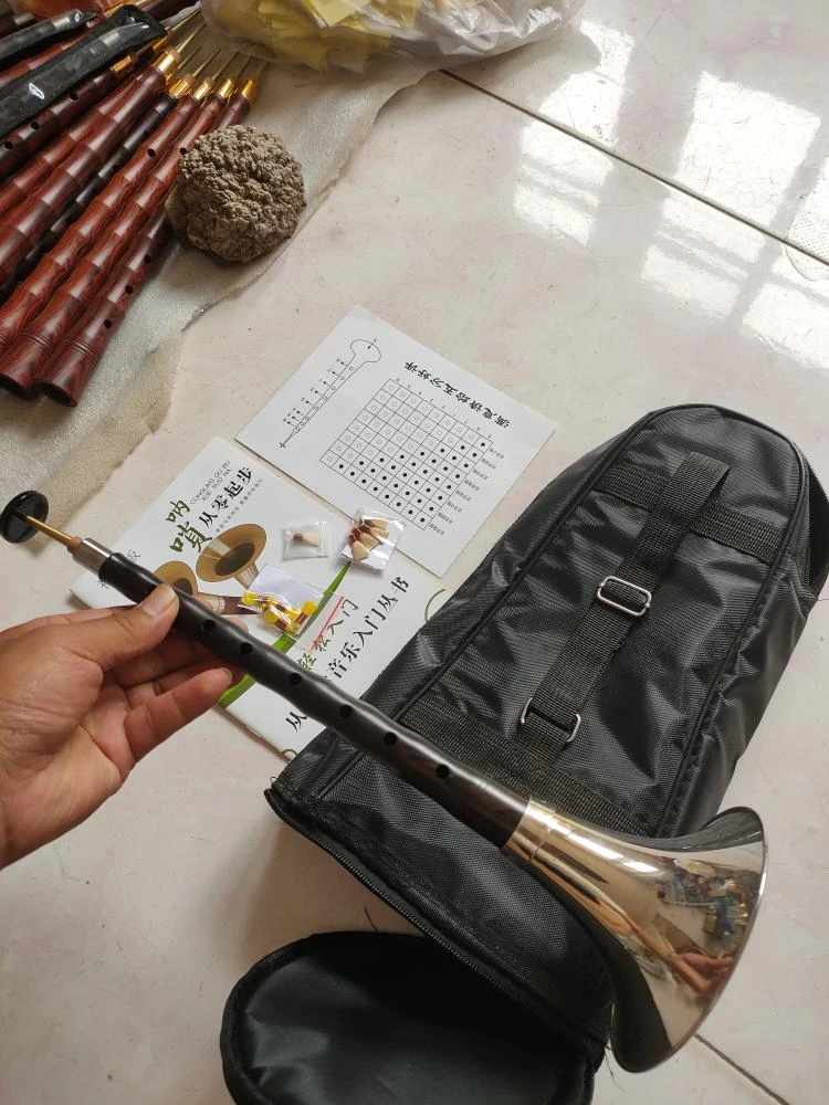 初学的唢呐D调带软包等配件如图