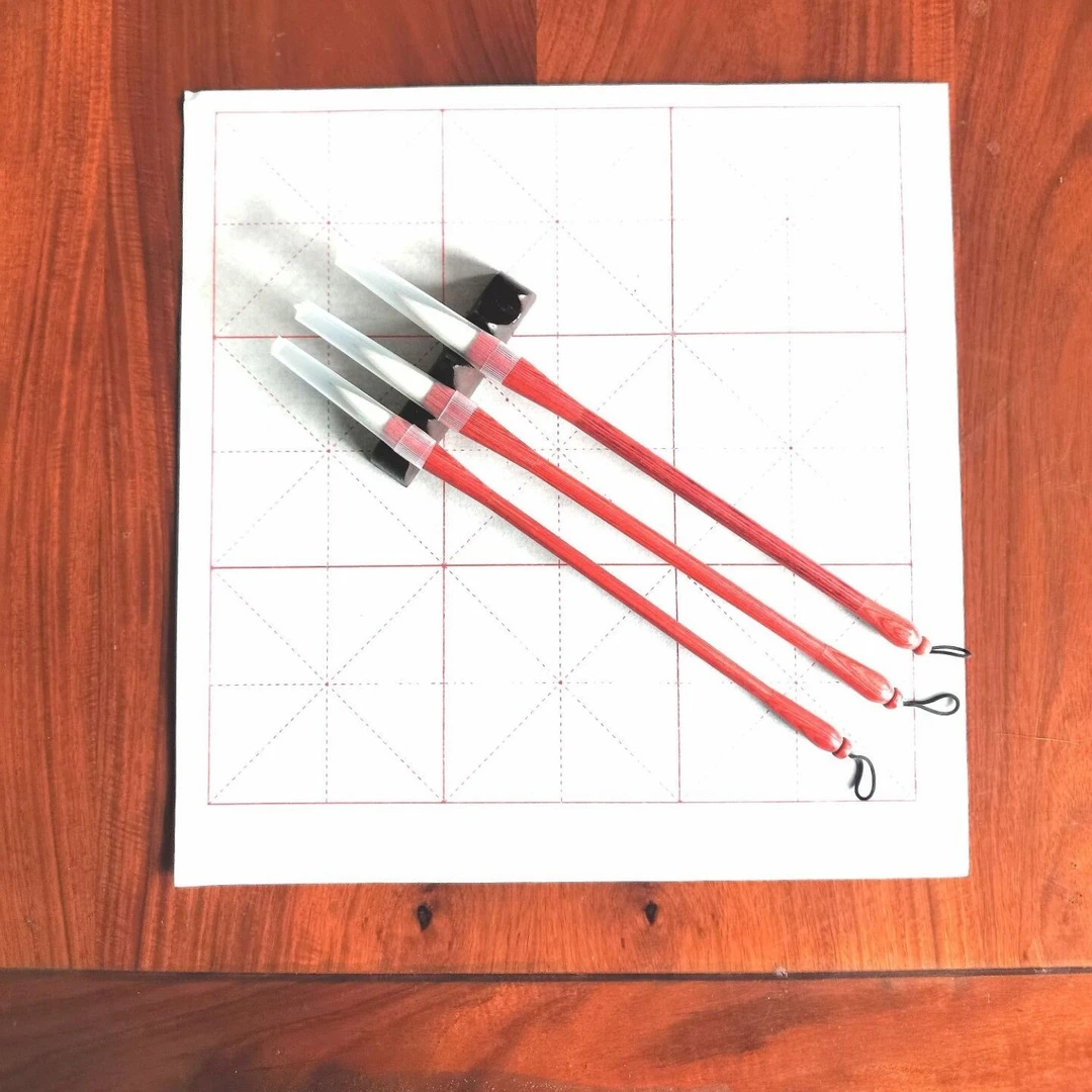 兼毫毛笔  聚锋好，弹性佳，笔肚饱满 性价比高  适合楷书，行，草书