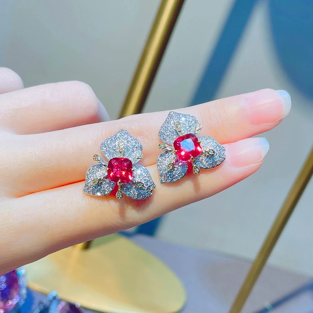 星尼希  917名媛风三叶花瓣红耳钉