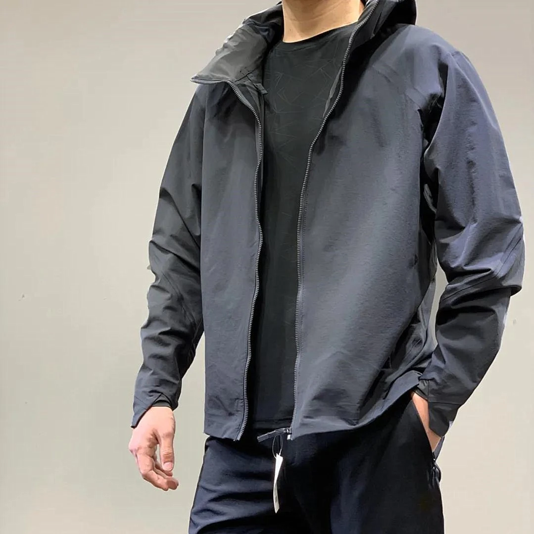 男士高端都市户外防风防水商务休闲连帽夹克冲锋衣外套潮流透气