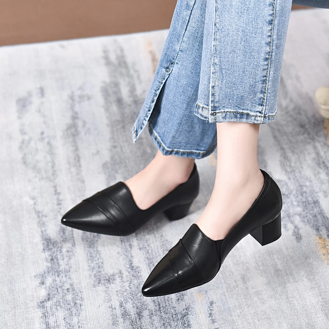 N2022春季新款中口百搭小单鞋OM62262春秋尖头粗跟软底简约跟鞋