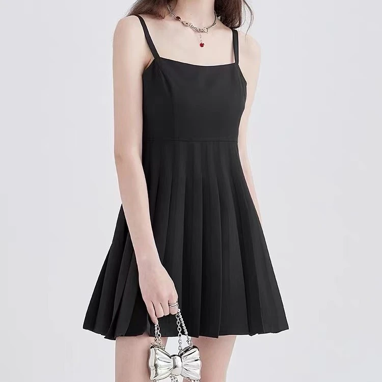 夏装2022新款连衣裙黑色气质吊带百褶裙显瘦时尚无袖纯色修身裙子
