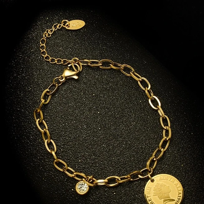 钛钢手链 圆牌女王吊坠金色ins钛钢手链首饰百搭饰品轻奢手饰小众